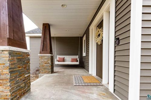 39 Riverside Rd, Esko, MN 55733-9640