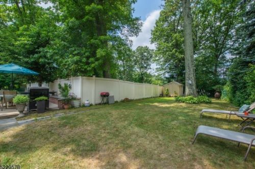 23 Longview Trl, Parsippany NJ  07834-2039 exterior