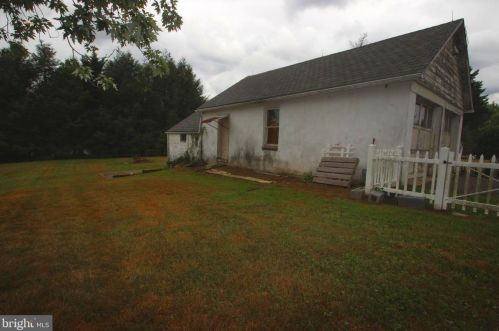 373 Concord Rd, Glen Mills PA  19342-1403 exterior