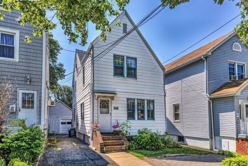 86 Marine St, Bronx, NY 10464-1622