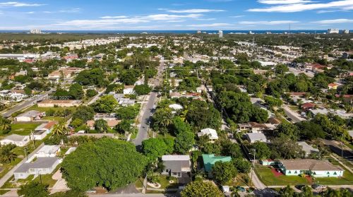 1401 3rd Ave, Dania Beach FL  33004-4214 exterior