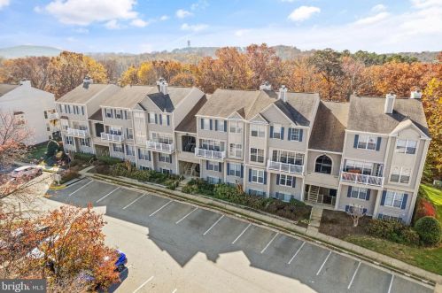 9284 Cardinal Forest Ln, Lorton VA  22079-2872 exterior