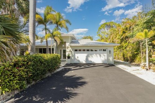 657 91st Ave, Naples, FL 34108-2422