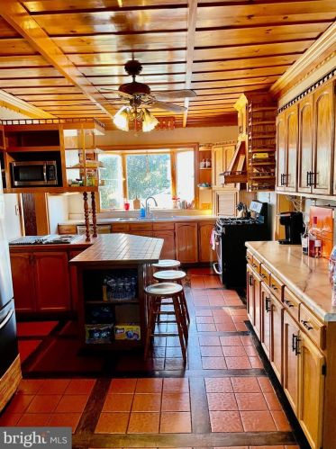 224 Mcclellan Ave, Trenton NJ 08610-6049 exterior