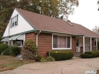 50 Wagner Ave, Roosevelt, NY 11575-1529
