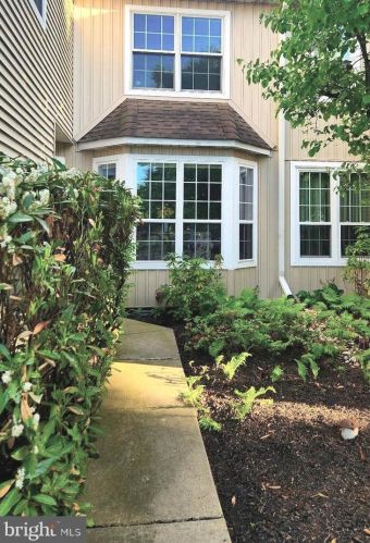 456 Country Club Dr, Lansdale, PA 19446-1464