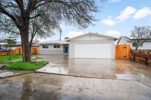 1218 Amy Dr, Newman, CA 95360-1004