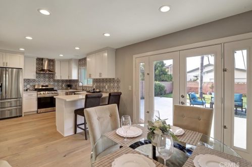 8141 Indianapolis Ave, Huntington Beach CA 92646-5010 exterior