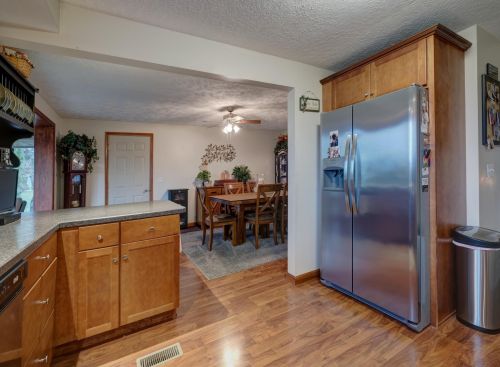 212 Edgefield Blvd, Marion OH 43302-5801 exterior