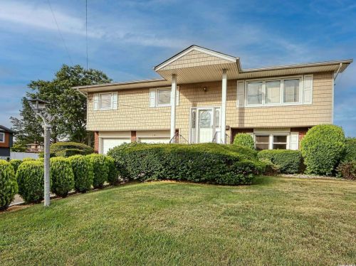 105 Lewis Ave, North Lindenhurst, NY 11757-4231
