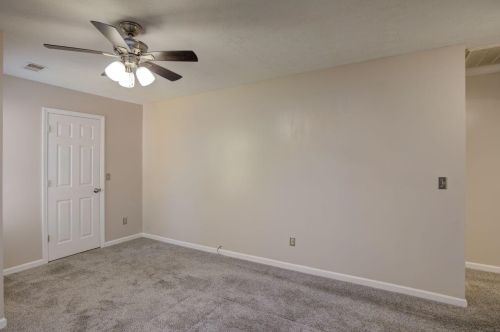 1052 Hampshire Pl, Florence KY  41042-9351 exterior