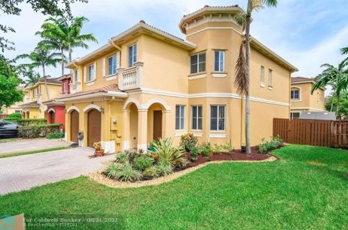 9049 19th St, Hollywood, FL 33024-3206