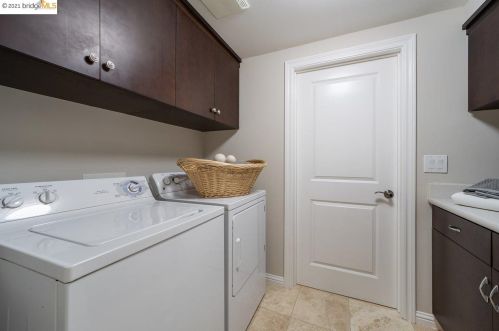 303 Hillside Ave, Oakland CA  94611-4013 exterior