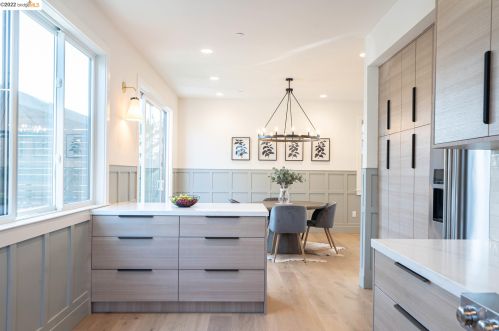 1049 61 St, Oakland CA 94608-2355 exterior