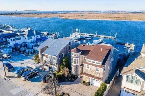 131 Bayside Dr, Pt Lookout, NY 11569-3004