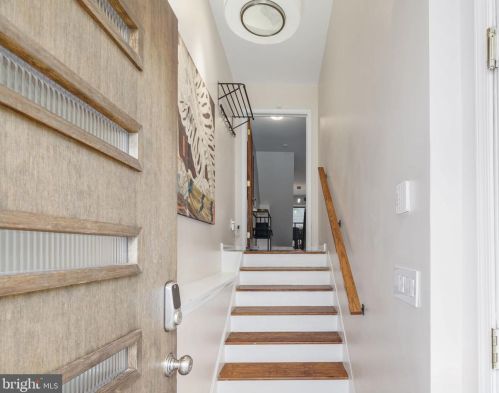 916 21st St, Philadelphia, PA 19146-2535