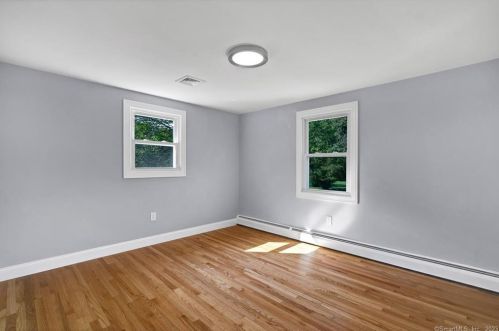 19 Mohawk Cir, Windsor CT  06095-2656 exterior