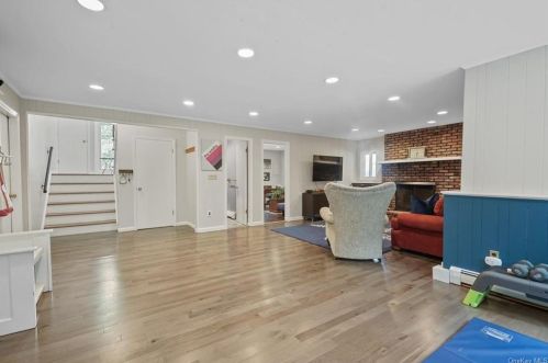 5 Highview Ter, Somers Town NY  10589-2800 exterior