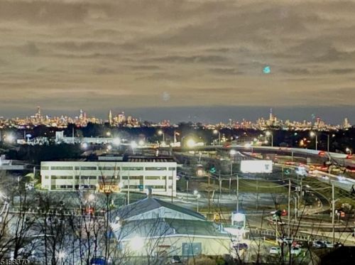 24 Silicon Dr, West Paterson NJ  07424-4225 exterior