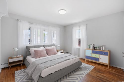 165 Clinton Ave, North Lindenhurst NY  11757-4127 exterior