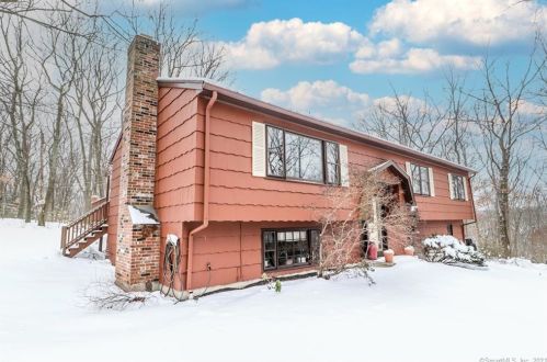 30 Royal Ct, Huntington, CT 06484-2936