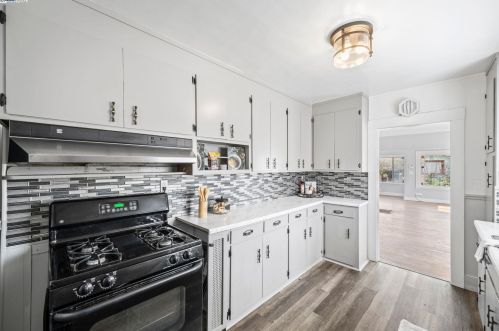 6035 Holway St, Oakland CA  94621-4137 exterior