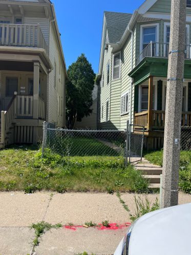 3709 Galena St, Milwaukee, WI 53208-2355