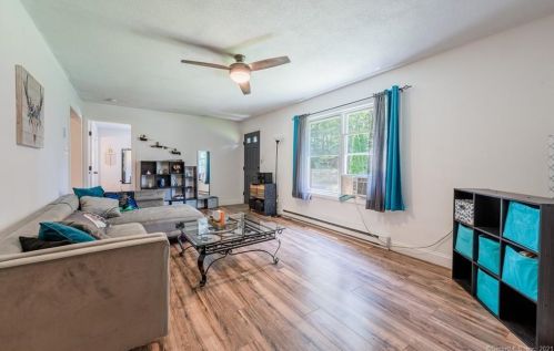 64 Laurelwood Rd, Groton CT  06340-4206 exterior