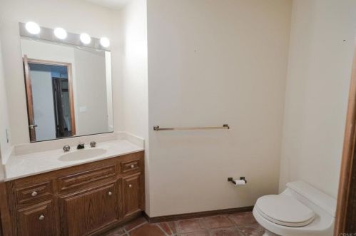 1129 Sugarbush Dr, Vista CA  92084-6605 exterior