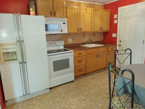 23 Flint Ct, Groton CT  06340-4824 exterior