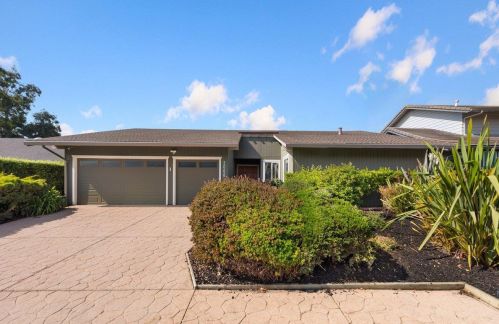 2068 Touraine Ln, Princeton By The Sea, CA 94019-1450