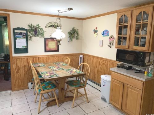 172 Hampton Ave, Manor Park, NY 11950-4002