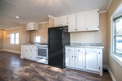 39 Friendship Dr, Salem, NH 03079-3016