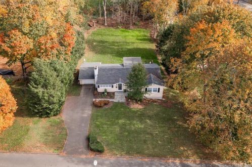 84 Cherry St, Cheshire CT  06410-2734 exterior