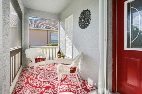 899 Sarria Ct, Fort Pierce FL  34986-1700 exterior