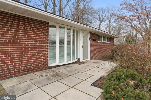7204 Halifax Pl, Springfield VA  22150-3718 exterior