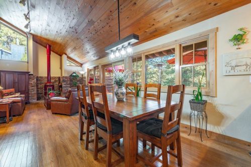 10620 Palisades Dr, Truckee, CA 96161-3112