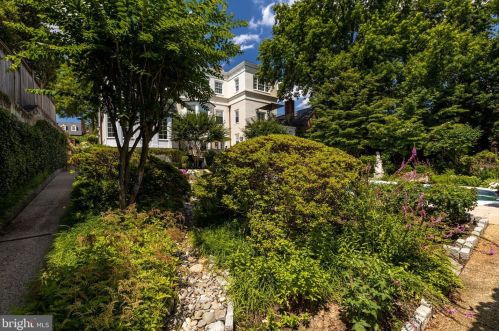 3210 R St, Washington DC  20024-3419 exterior