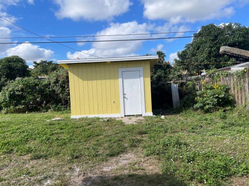2357 Clubhouse Dr, West Palm Beach FL  33409-6233 exterior