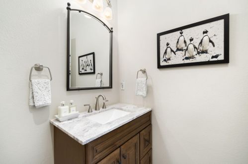 8 King Edward Ct, Rancho Mirage CA  92270-1621 exterior