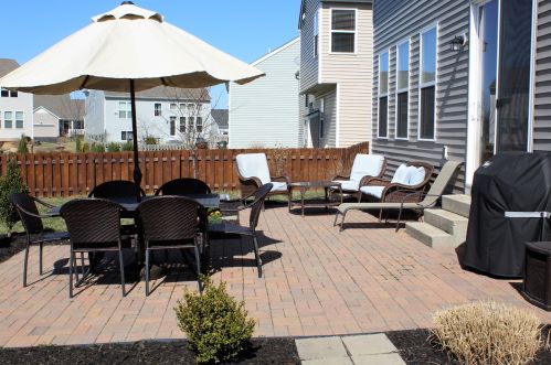 120 Halcyon Dr, Pataskala, OH 43062