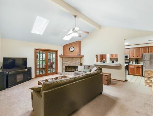 9314 Sterling Dr, Pearland, TX 77584-8555