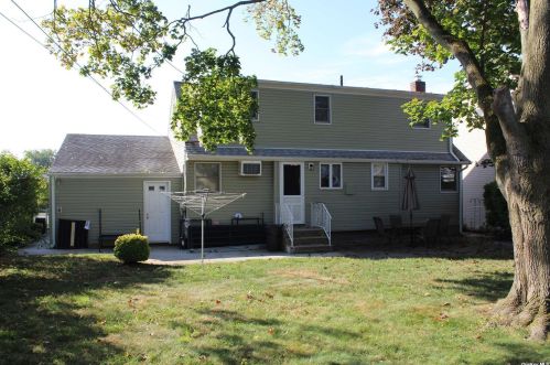 3689 Sherry Ave, North Wantagh, NY 11793-1643