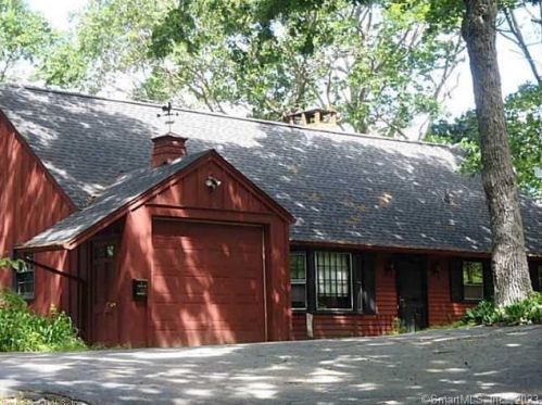34 Mohegan Rd, Norwich, CT 06360-2908