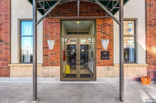 6208 City Pl, Edgewater, NJ 07020-3174