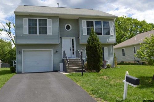 20 Red Oak Dr, Schenectady, NY 12302-3033