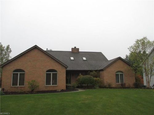 2602 Canyon Creek Dr, Hinckley, OH 44233-9403