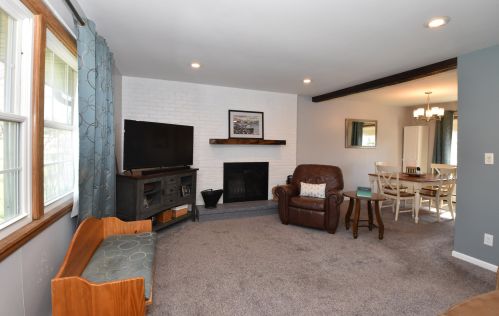 8875 Forest Home Ave, Greendale, WI 53129-1062