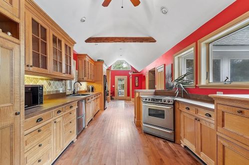 6 Main St, Newton, NH 03858-3304