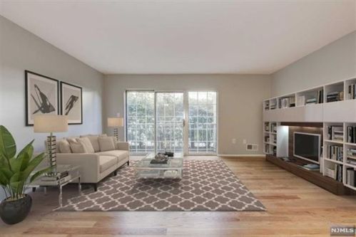 300 Crown Ct, Edgewater NJ  07020-1139 exterior